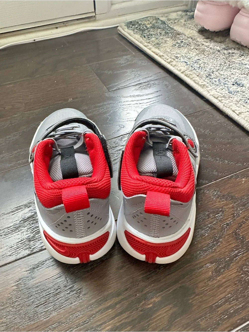 Nike Kids Grey and Red Hook-and-Loop Sneakers